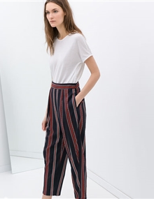 Calça riscas estampada